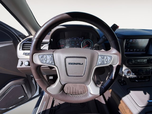 Used 2020 GMC Yukon XL Denali w/ Denali Premium Package AWD/4WD image 13