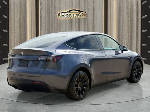 Used 2022 Tesla Model Y Long Range AWD/4WD image 10