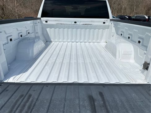 Used 2022 Chevrolet Silverado 1500 LT AWD/4WD image 12