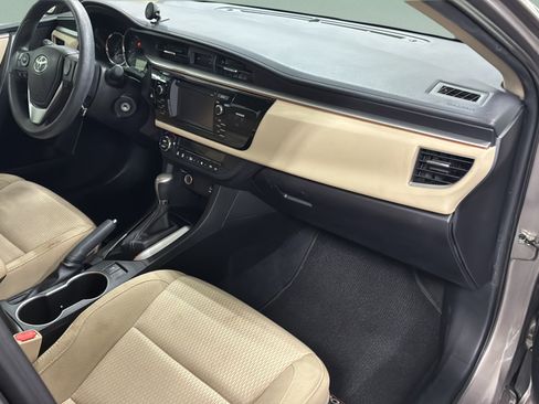 Used 2014 Toyota Corolla LE FWD image 18