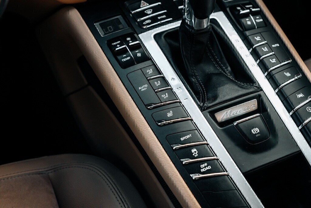 Used 2020 Porsche Macan AWD/4WD image 33