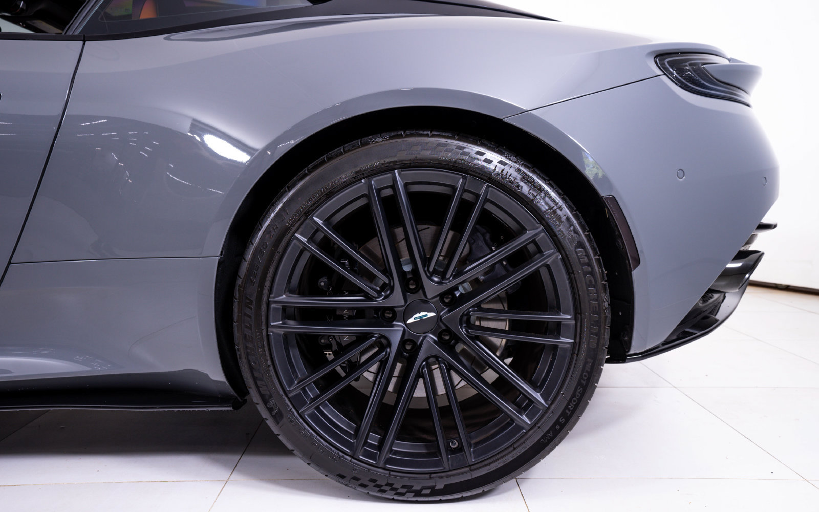 Used 2025 Aston Martin DB12 Coupe RWD image 14