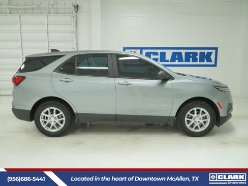 Used 2024 Chevrolet Equinox LS w/ Driver Confidence II Package FWD image 4