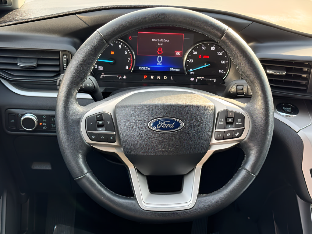 Used 2022 Ford Explorer XLT AWD/4WD image 7