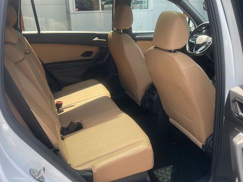 Used 2023 Volkswagen Tiguan SE AWD/4WD image 12