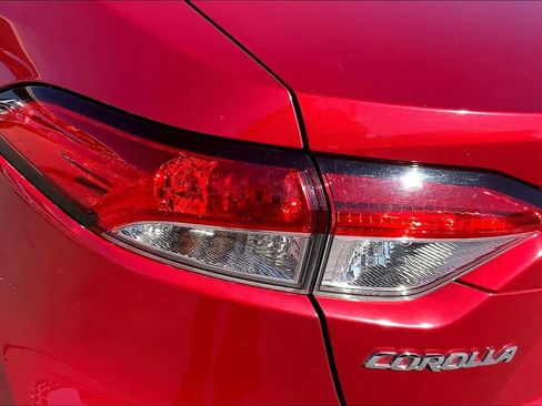 Used 2021 Toyota Corolla LE image 28