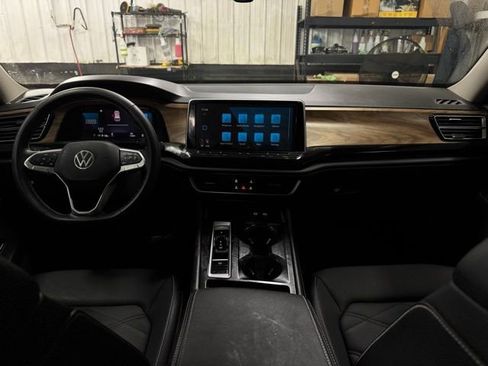Used 2025 Volkswagen Atlas SE image 22