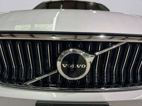 Used 2023 Volvo XC40 B5 Plus w/ Driver Assist Package AWD/4WD image 11