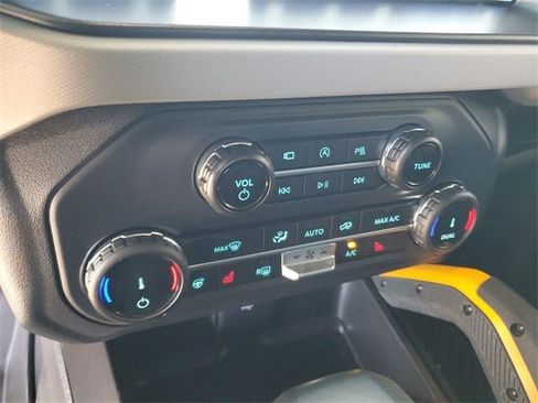 Used 2022 Ford Bronco Badlands image 75