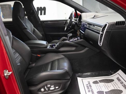 Used 2021 Porsche Cayenne GTS AWD/4WD image 18