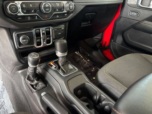 Used 2025 Jeep Wrangler Unlimited Sahara AWD/4WD image 41