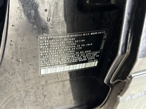 Used 2023 Volkswagen Tiguan SE w/ Panoramic Sunroof Package image 34