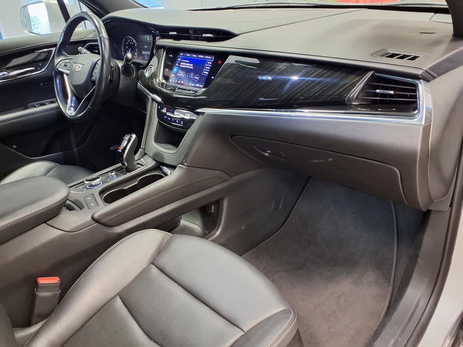 Used 2020 Cadillac XT6 Premium Luxury FWD image 9