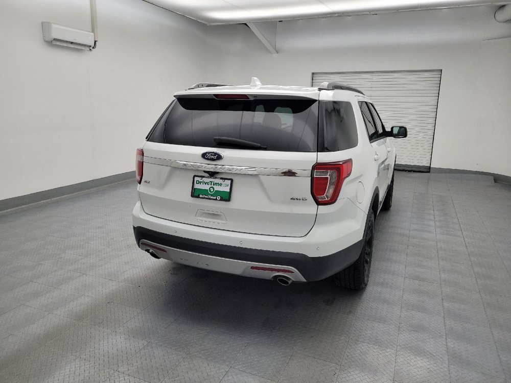 Used 2017 Ford Explorer XLT w/ Equipment Group 202A AWD/4WD image 7