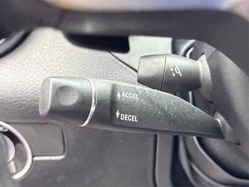 Used 2013 Mercedes-Benz SLK 250 image 37