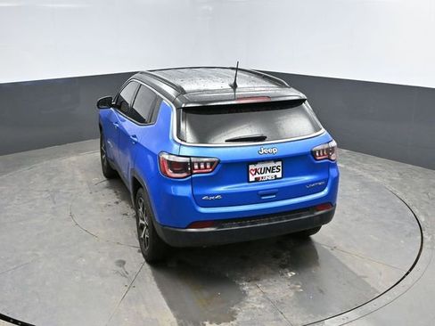 Used 2025 Jeep Compass Limited image 43