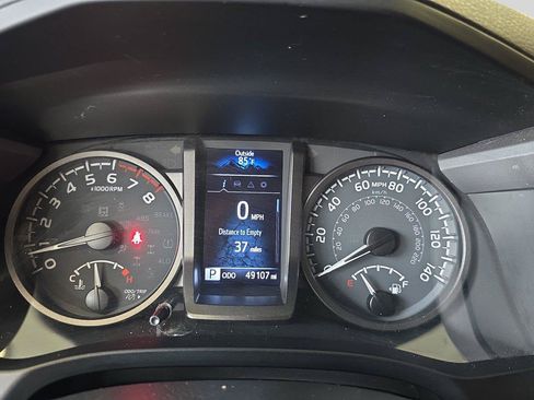 Used 2021 Toyota Tacoma TRD Sport w/ Technology Package AWD/4WD image 9