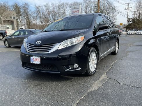 Used 2015 Toyota Sienna XLE w/ XLE Navigation Package image 1