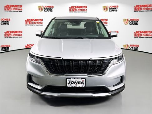 Used 2023 Kia Carnival LX image 12