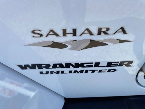 Used 2017 Jeep Wrangler Unlimited Sahara w/ Connectivity Group image 21