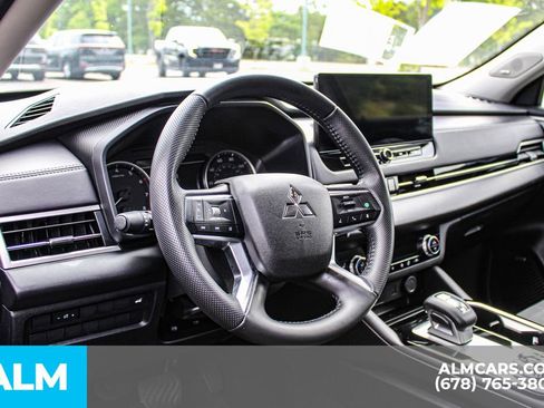 Used 2025 Mitsubishi Outlander SE FWD image 32