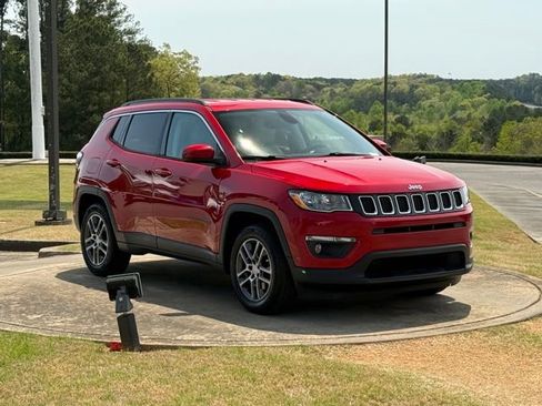 Used 2017 Jeep Compass Latitude w/ Popular Equipment Group image 9