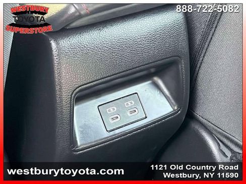 Used 2024 Toyota Corolla SE w/ SE Premium Package FWD image 16