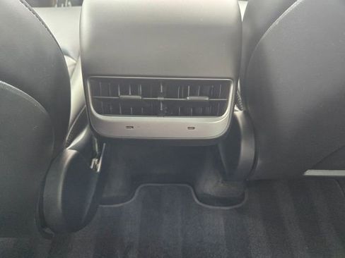 Used 2022 Tesla Model Y Long Range AWD/4WD image 10