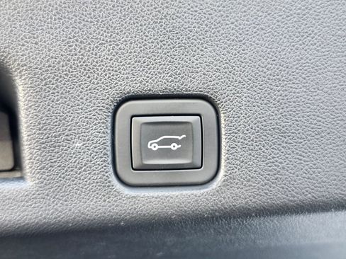 Used 2024 Chevrolet Traverse RS image 34