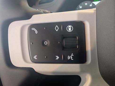 New 2026 Land Rover Defender 130 X-Dynamic SE image 17