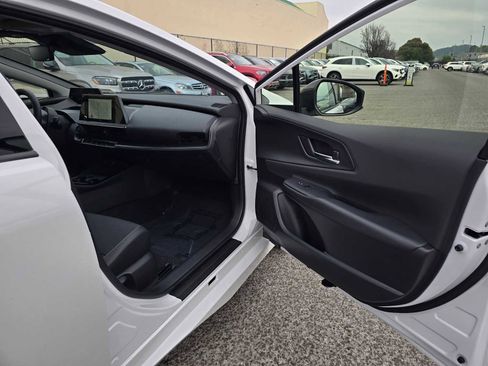 Used 2026 Toyota Prius Plug-In Hybrid image 12