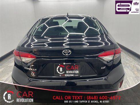 Used 2024 Toyota Corolla LE FWD image 7