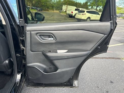 Used 2024 Nissan Rogue SV AWD/4WD image 13