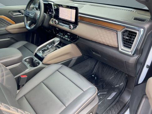 Used 2024 GMC Canyon Denali image 31