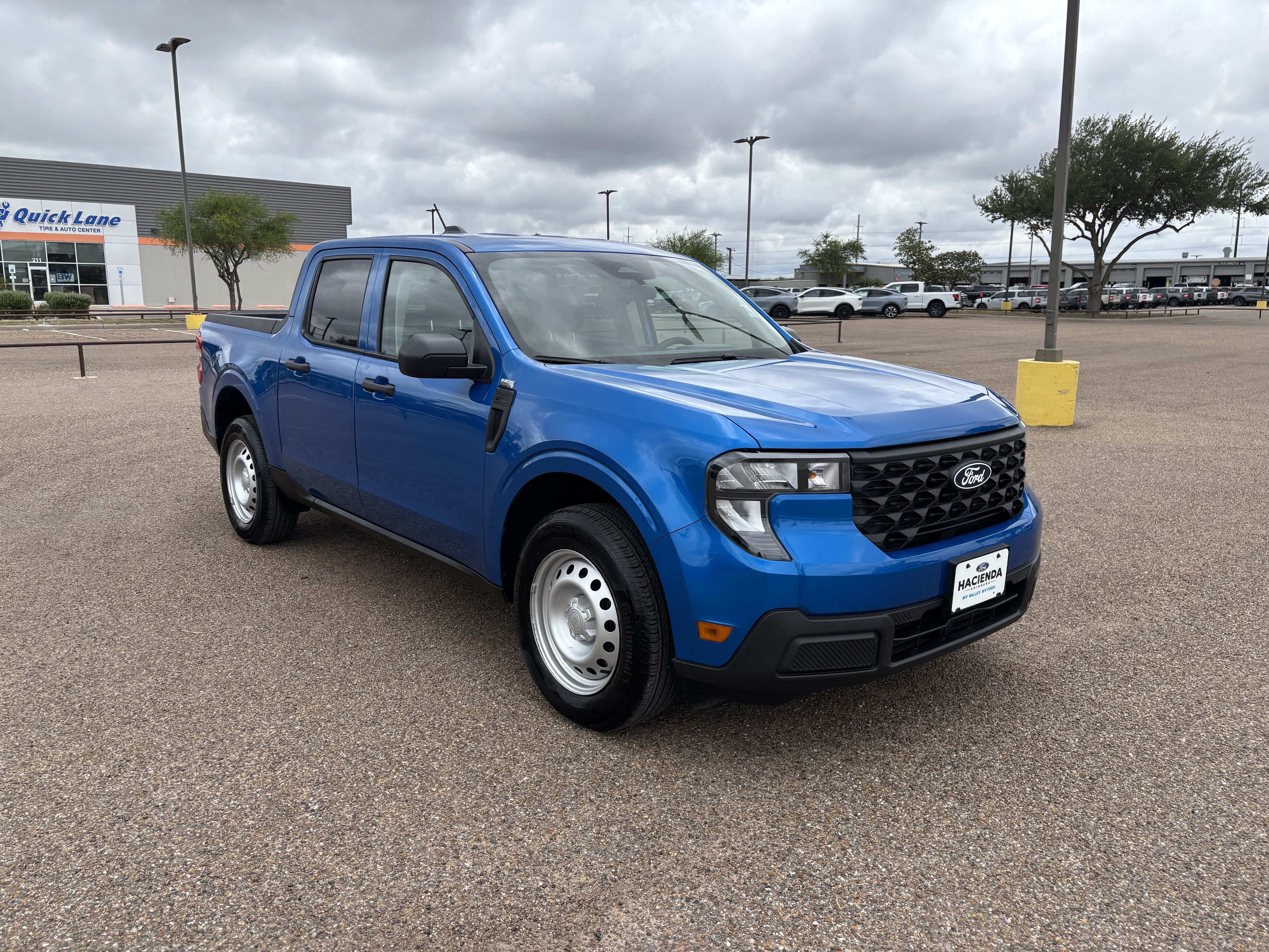 Used 2025 Ford Maverick XL FWD image 4