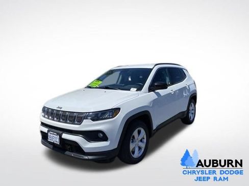 Used 2022 Jeep Compass Latitude FWD image 3