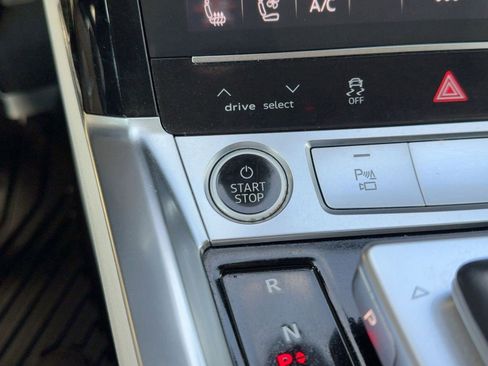 Used 2022 Audi e-tron Premium Plus w/ Premium Plus Package image 19