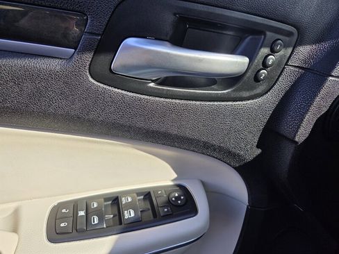 Used 2016 Chrysler 300 C w/ Safetytec Plus Group image 14