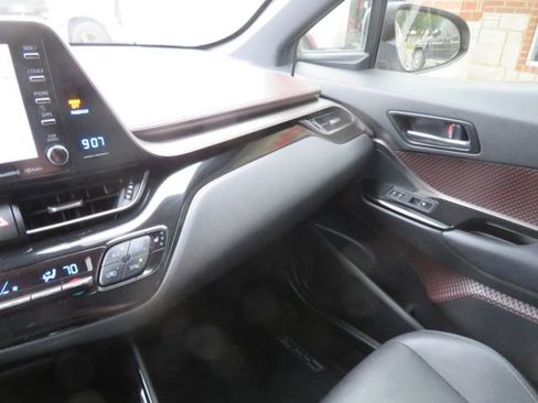 Used 2019 Toyota C-HR Limited FWD image 26