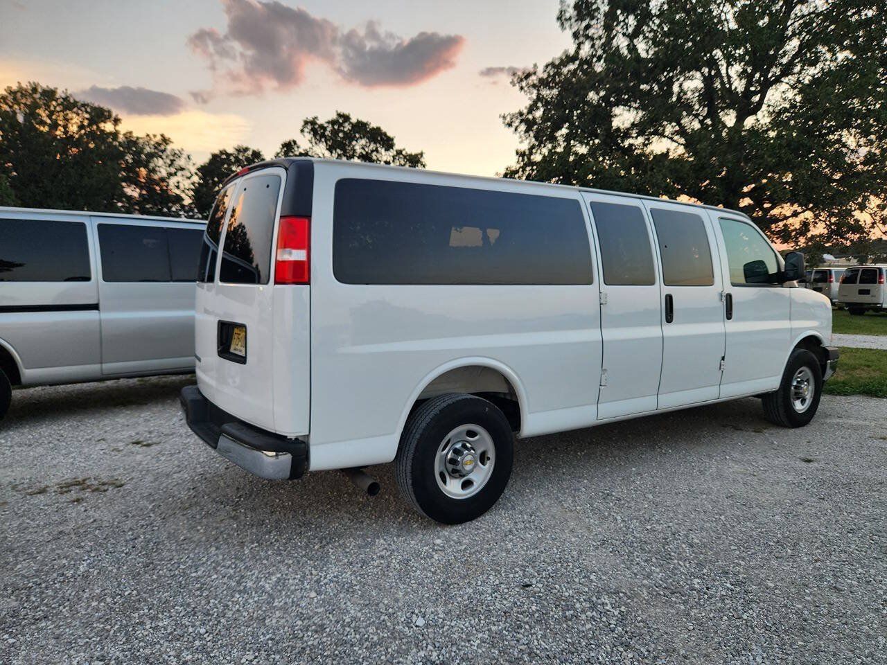 Used 2025 Chevrolet Express 3500 LT w/ LT Preferred Equipment Group RWD image 5