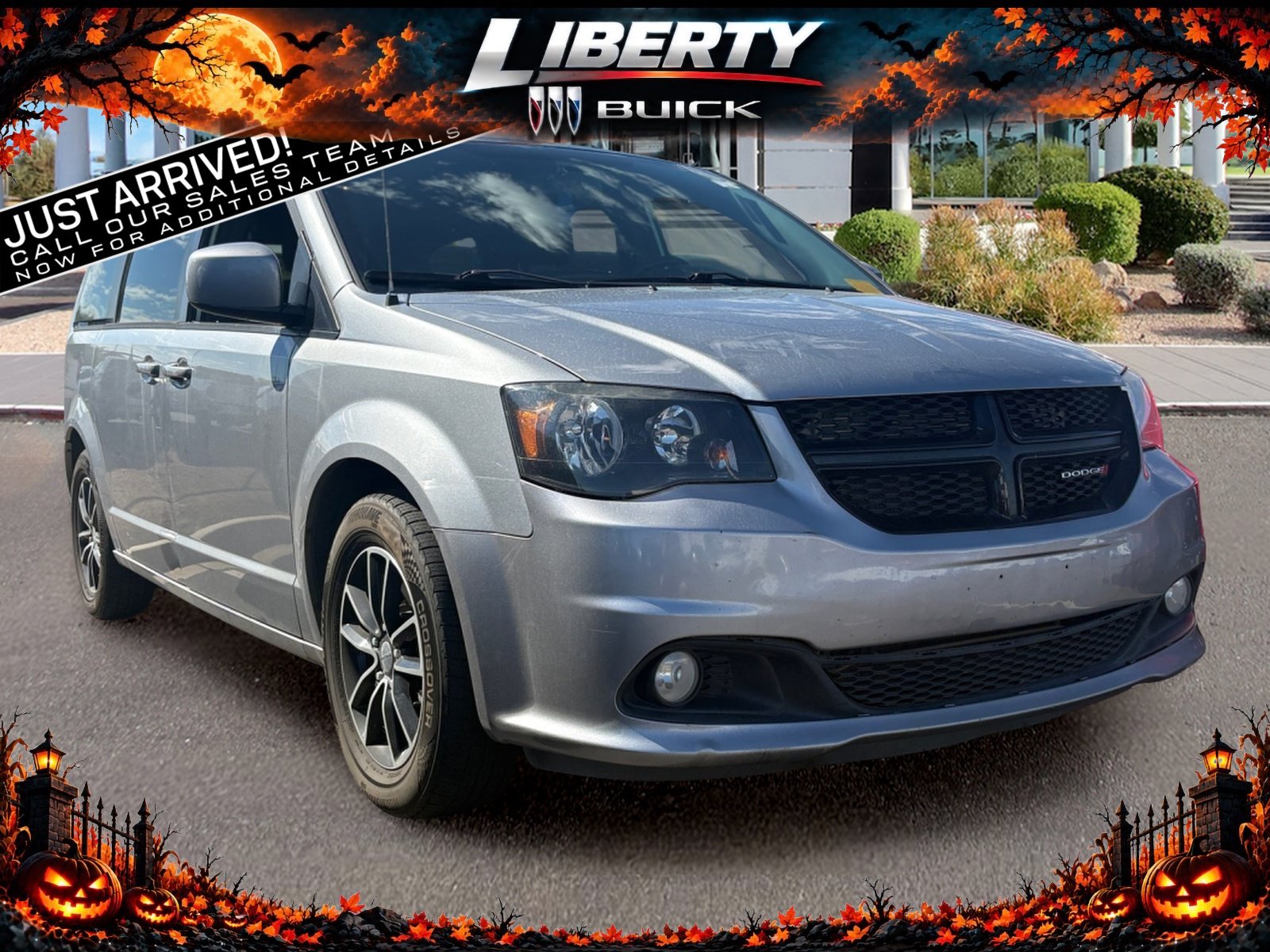 Used 2018 Dodge Grand Caravan SE FWD image 1