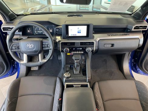 Certified 2025 Toyota Tacoma SR5 AWD/4WD image 20