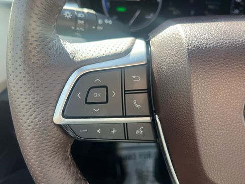 Used 2023 Toyota Sienna Platinum image 19