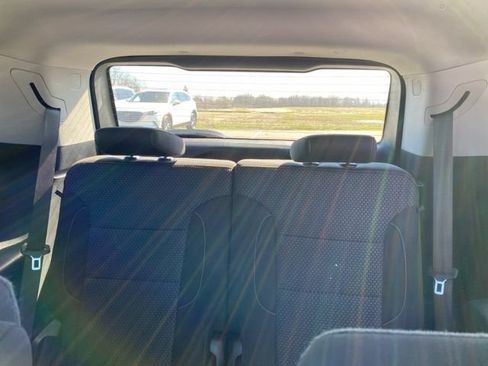 Certified 2023 GMC Acadia SLE w/ Driver Convenience Package image 16