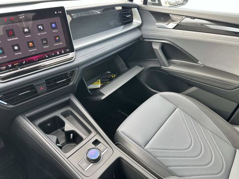 New 2026 Volkswagen Tiguan SE image 33