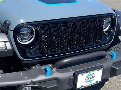 Used 2024 Jeep Wrangler Unlimited AWD/4WD image 30