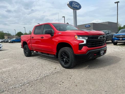 Used 2024 Chevrolet Silverado 1500 LT Trail Boss w/ Convenience Package II AWD/4WD image 2