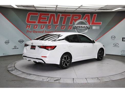 Used 2024 Nissan Sentra SV FWD image 5