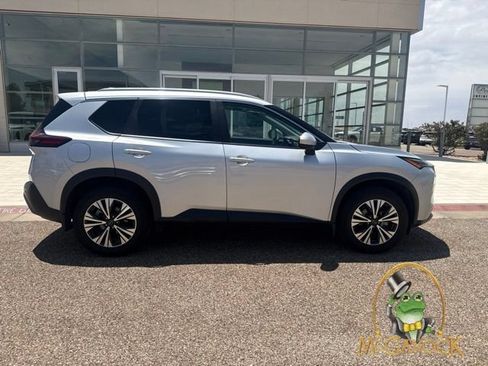 Used 2023 Nissan Rogue SV w/ SV Premium B Package FWD image 4