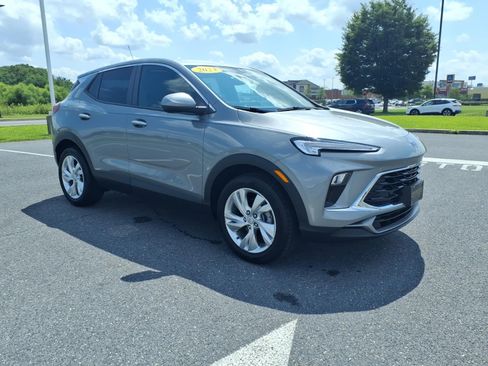 Certified 2024 Buick Encore GX Preferred w/ Comfort Package FWD image 3